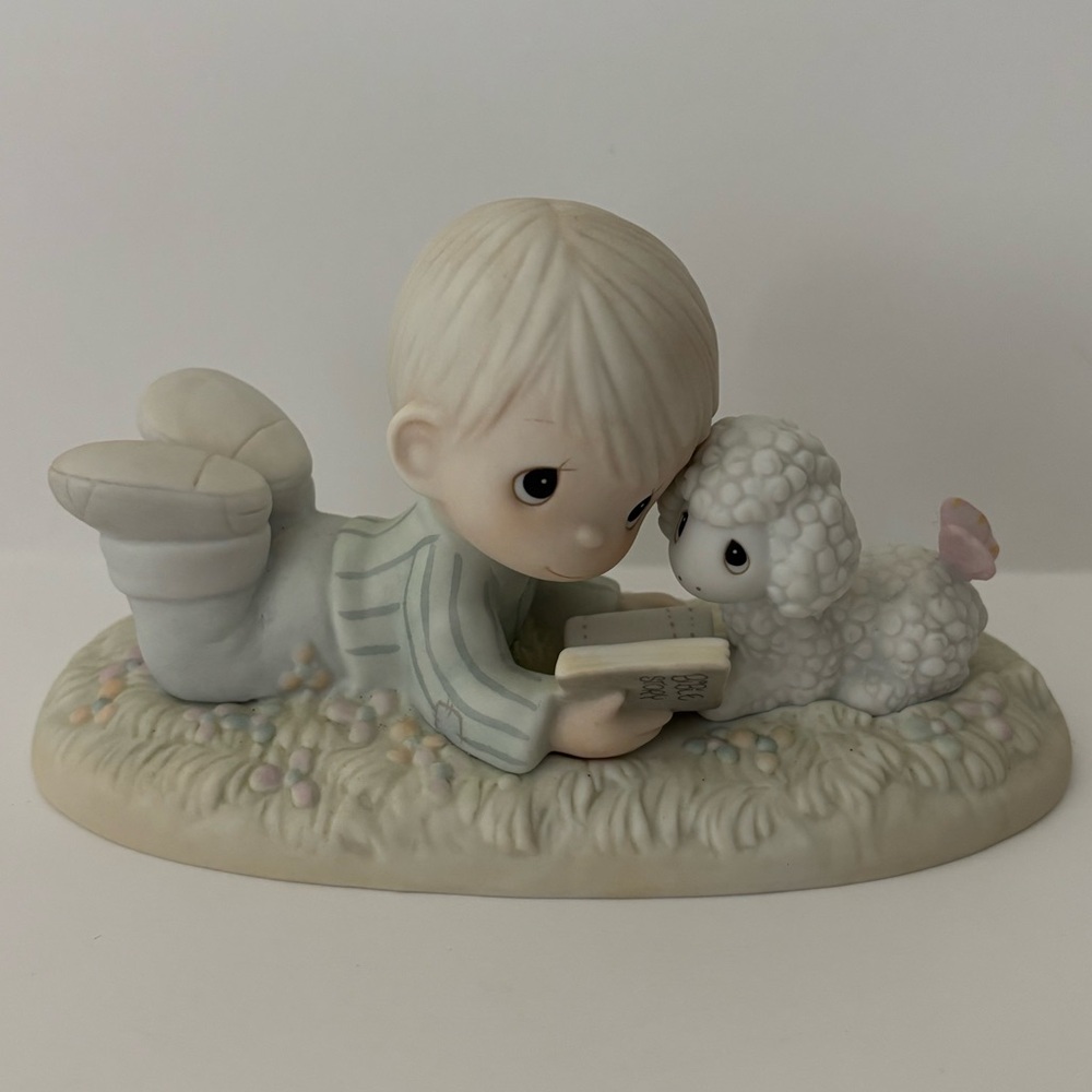 Precious Moments “I Love To Tell The Story” Figurine Display #PM-852